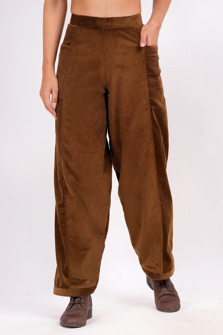 Relaxed Fit High-Waisted Velvet Corduroy Pants in Walnut Brown