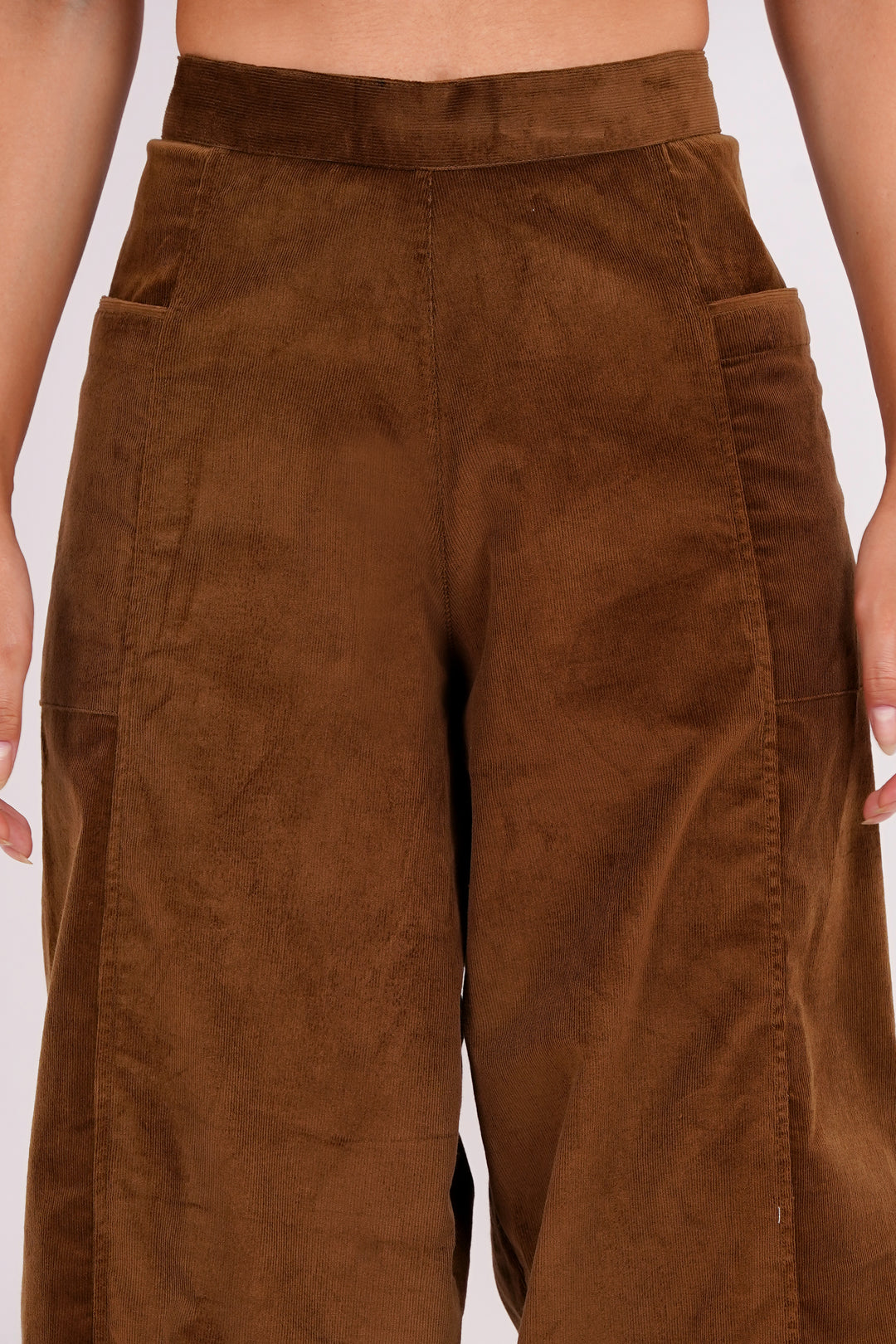 Relaxed Fit High-Waisted Velvet Corduroy Pants in Walnut Brown