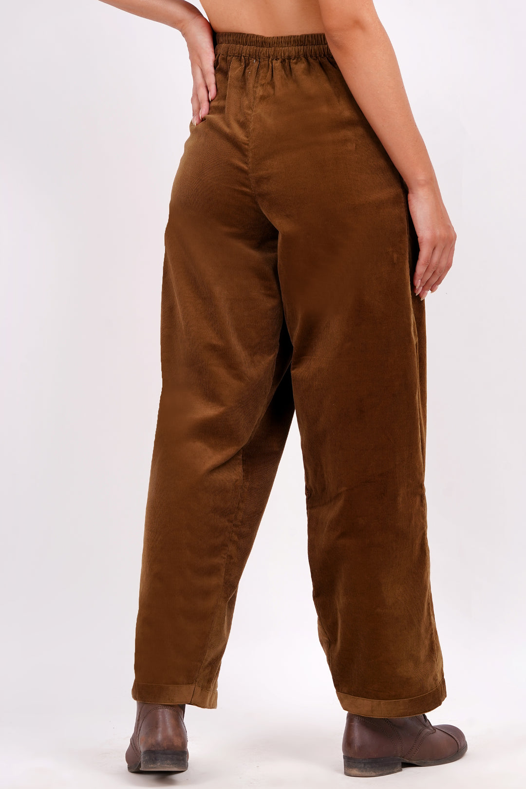 Relaxed Fit High-Waisted Velvet Corduroy Pants in Walnut Brown