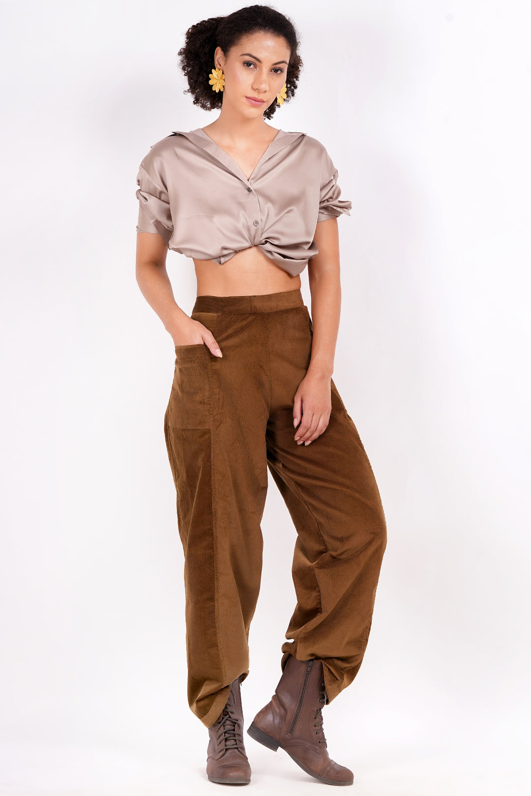 Relaxed Fit High-Waisted Velvet Corduroy Pants in Walnut Brown