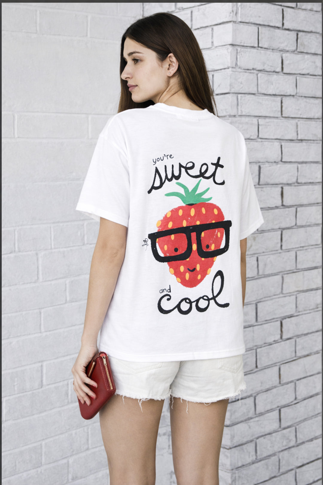 Strawberry Graphic T-shirt - White.