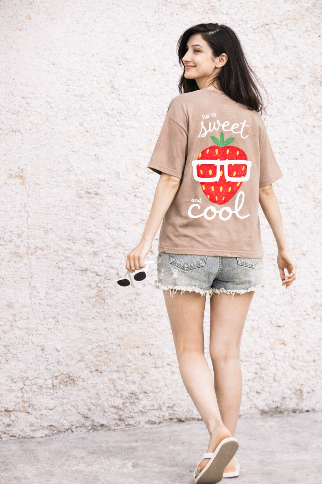 Strawberry Graphic T-shirt - Brown