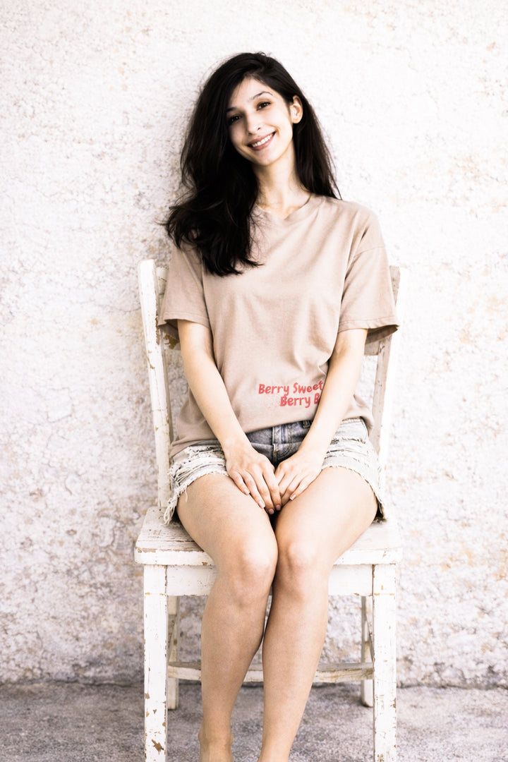 Strawberry Graphic T-shirt - Brown